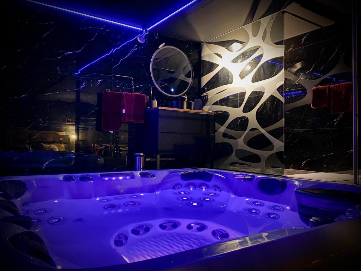 Loveroom Avec Jacuzzi 01 Chazey-sur-Ain Luaran gambar