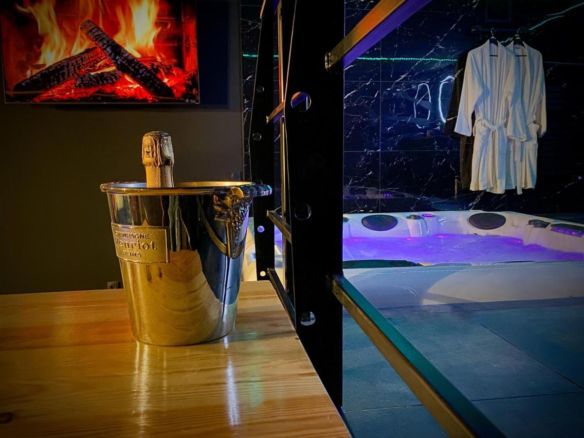 Loveroom Avec Jacuzzi 01 Chazey-sur-Ain Luaran gambar